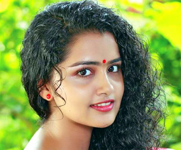 anupama parameshwaran,a aa  తెలుగులో అఆలు దిద్దుకుంది!